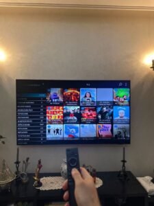 Illustration montrant comment installer et utiliser lapplication SUBTV